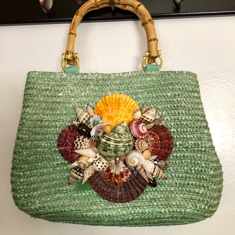 Beauty handmade bag with shells